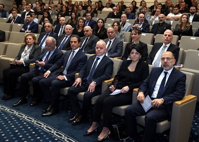 رتبة سجدة الصليب في جامعة الروح القدس بحضور فخامة الرئيس و اللواء الركن لاوندس
